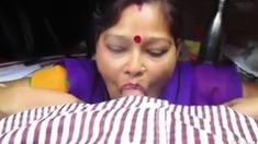 Desi aunty giving blowjob and deepthroat drank cum