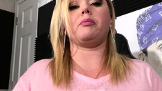 BBW with big boobs on webcam 3 gives ca