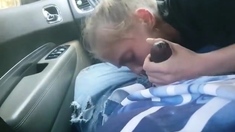 AMATEUR BLONDE SUCKING A BIG BLACK COCK IN A CAR